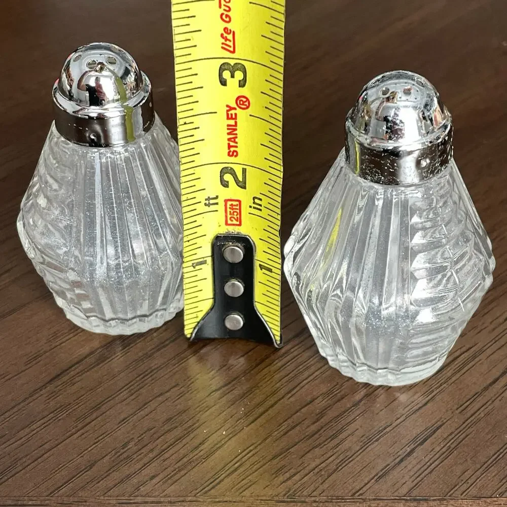 Vintage Anchor Hocking Clear Ribbed Glass Salt & Pepper Shakers Beehive Cut READ
